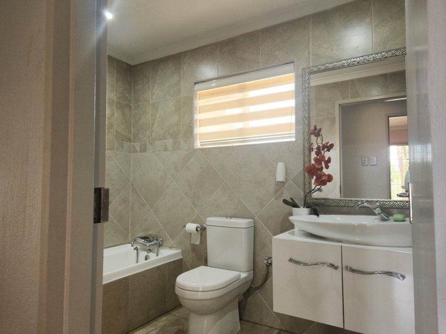 3 Bedroom Property for Sale in Bloubosrand Gauteng