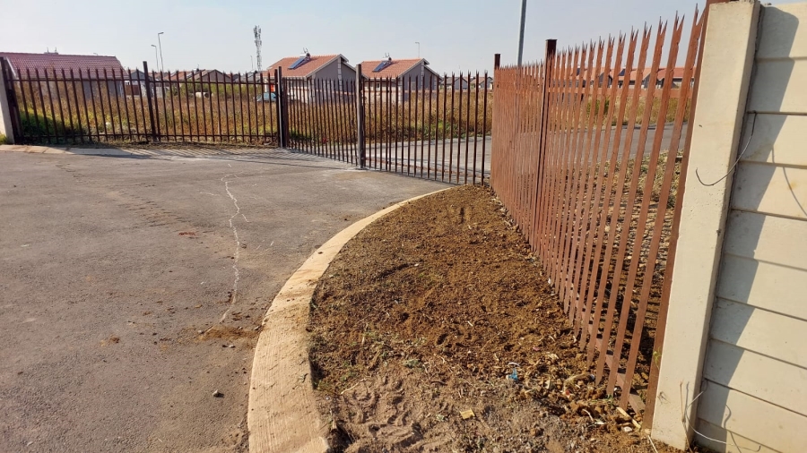 2 Bedroom Property for Sale in Buhle Park Gauteng