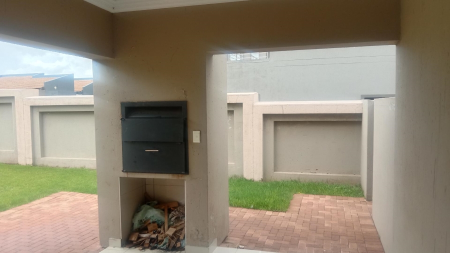 3 Bedroom Property for Sale in Helderwyk Gauteng