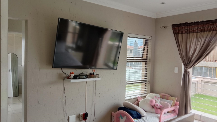 3 Bedroom Property for Sale in Helderwyk Gauteng