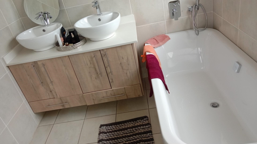3 Bedroom Property for Sale in Helderwyk Gauteng