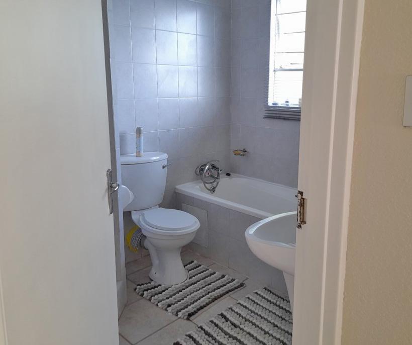 To Let 2 Bedroom Property for Rent in Douglasdale Gauteng