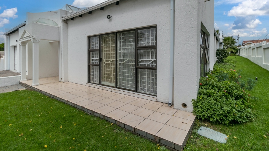 To Let 6 Bedroom Property for Rent in Country View Gauteng