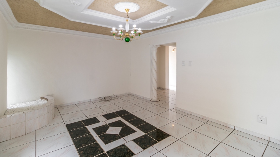 To Let 6 Bedroom Property for Rent in Country View Gauteng