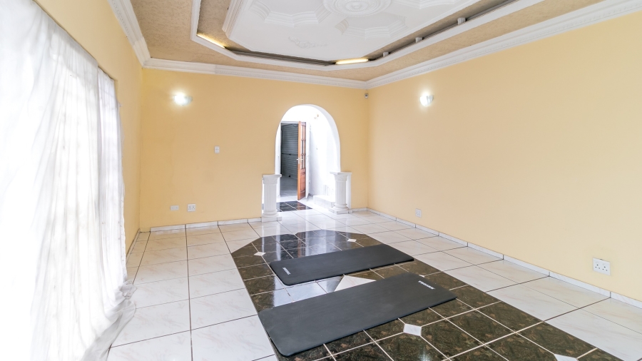 To Let 6 Bedroom Property for Rent in Country View Gauteng