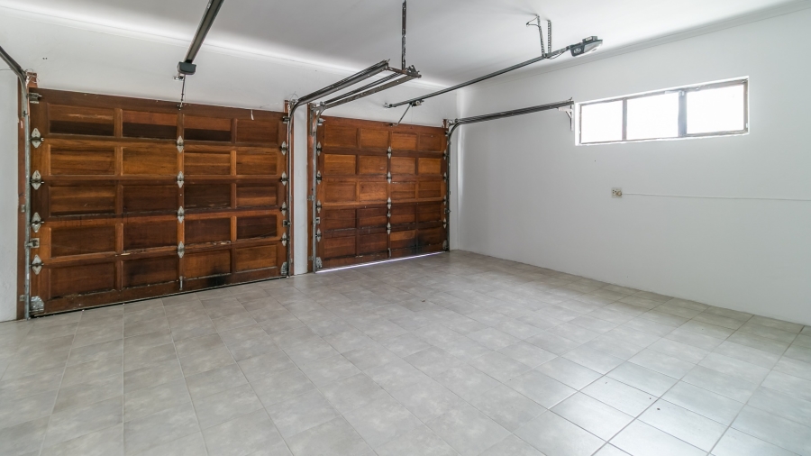To Let 6 Bedroom Property for Rent in Country View Gauteng