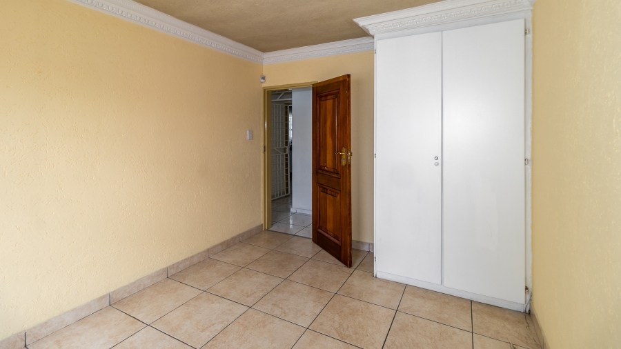 To Let 6 Bedroom Property for Rent in Country View Gauteng