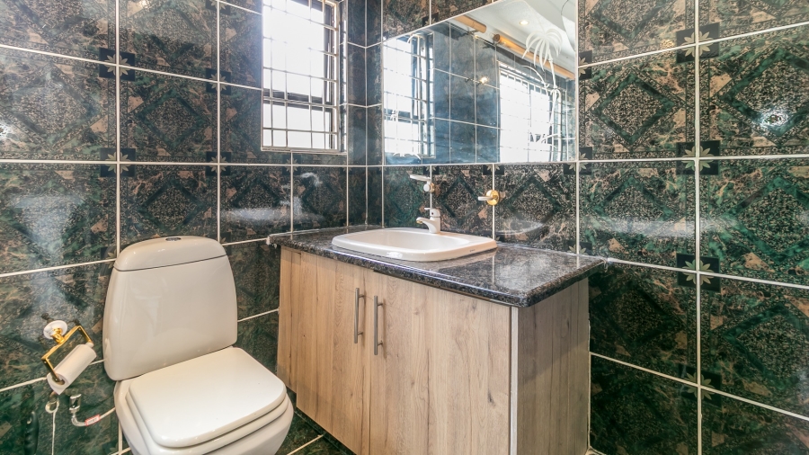 To Let 6 Bedroom Property for Rent in Country View Gauteng