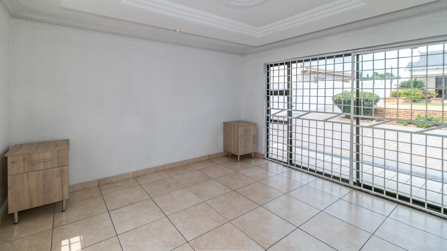 To Let 6 Bedroom Property for Rent in Country View Gauteng