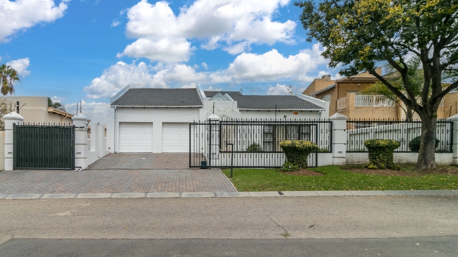 To Let 6 Bedroom Property for Rent in Country View Gauteng