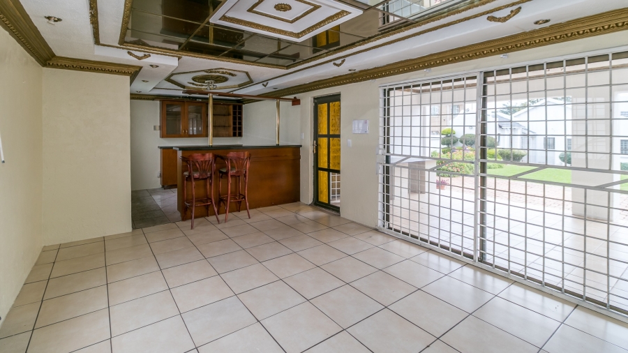 To Let 6 Bedroom Property for Rent in Country View Gauteng