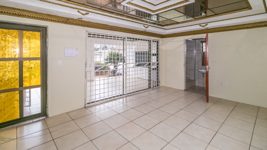 To Let 6 Bedroom Property for Rent in Country View Gauteng