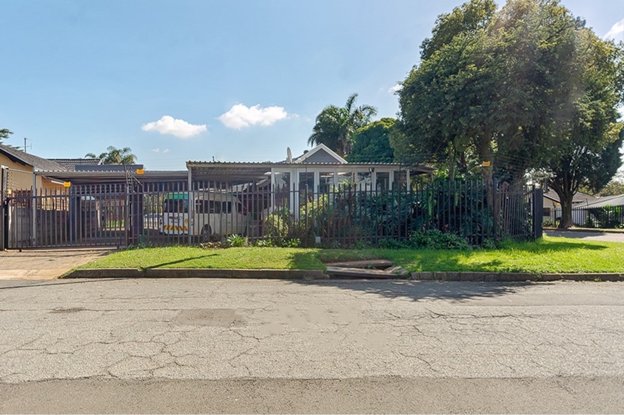3 Bedroom Property for Sale in Birchleigh Gauteng