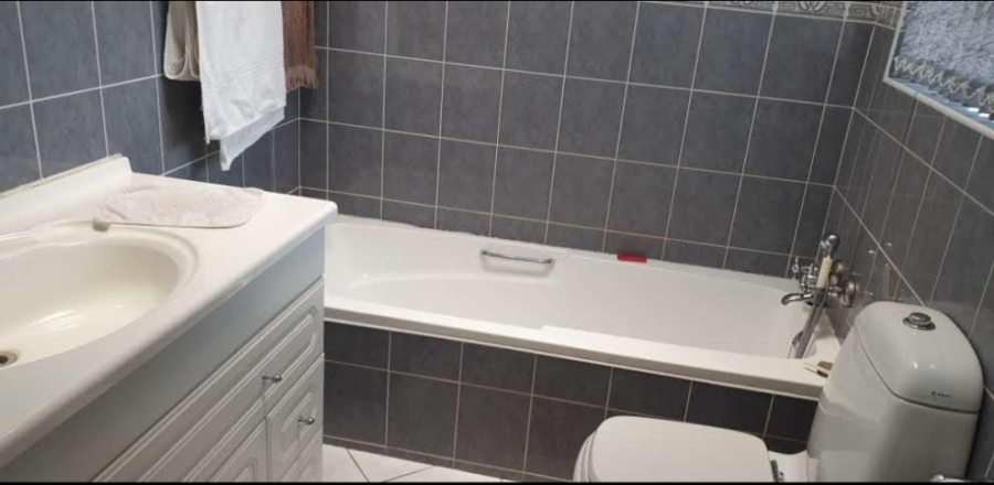 4 Bedroom Property for Sale in Glenvista Gauteng