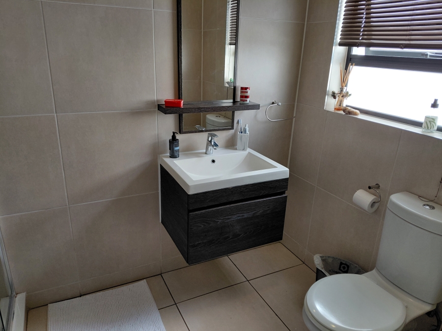 To Let 1 Bedroom Property for Rent in Greenstone Hill Gauteng