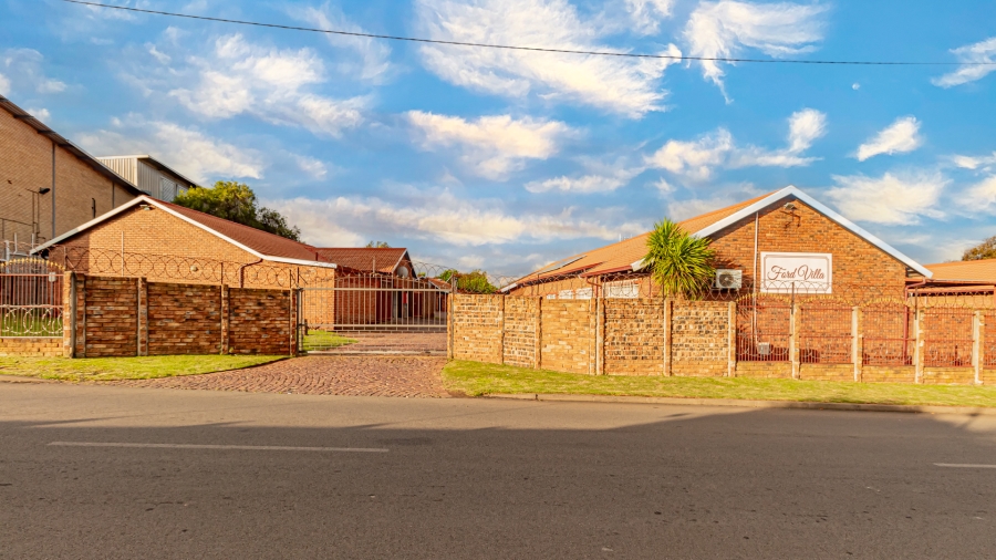 2 Bedroom Property for Sale in Lambton Gauteng