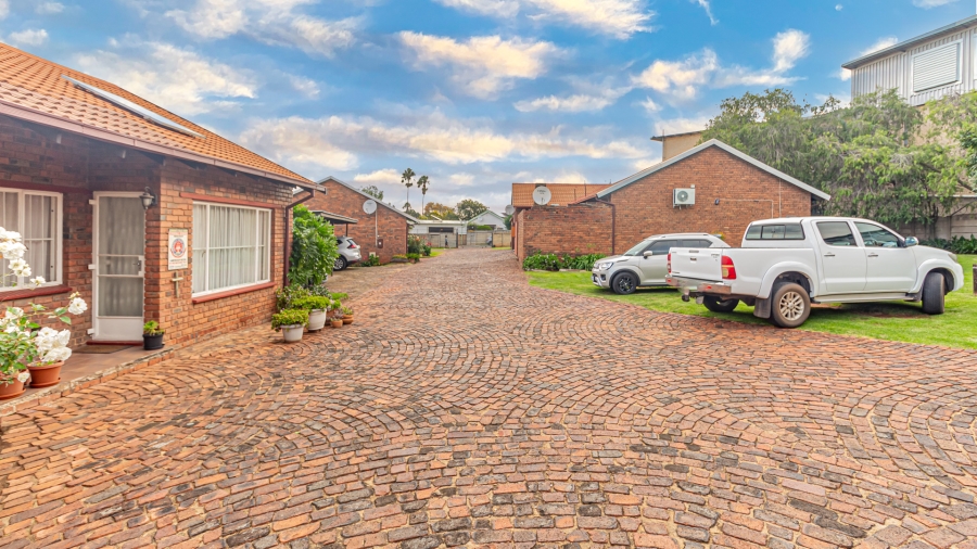 2 Bedroom Property for Sale in Lambton Gauteng