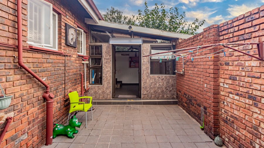 2 Bedroom Property for Sale in Lambton Gauteng