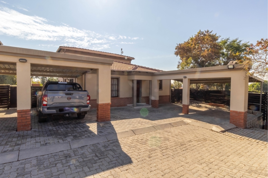 4 Bedroom Property for Sale in Noordwyk Gauteng