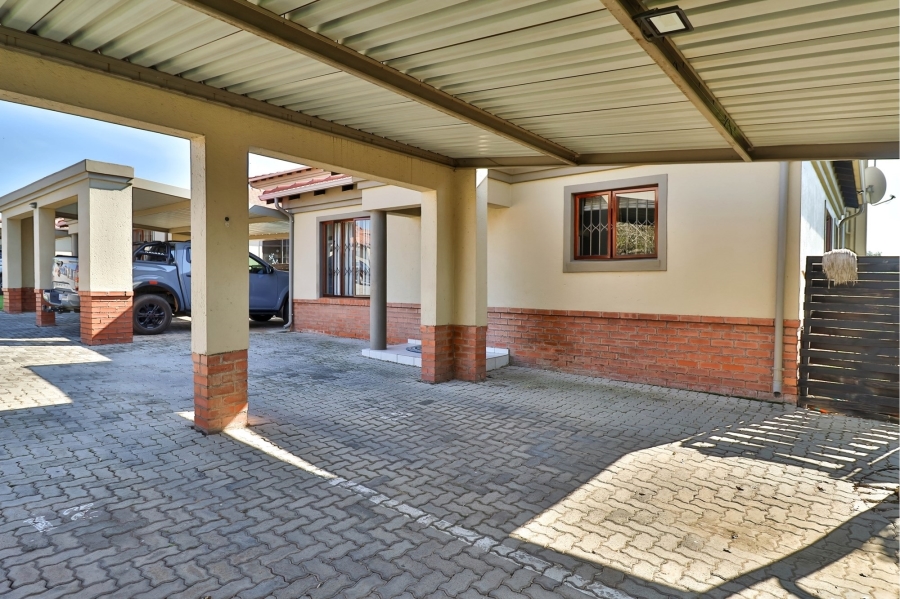 4 Bedroom Property for Sale in Noordwyk Gauteng