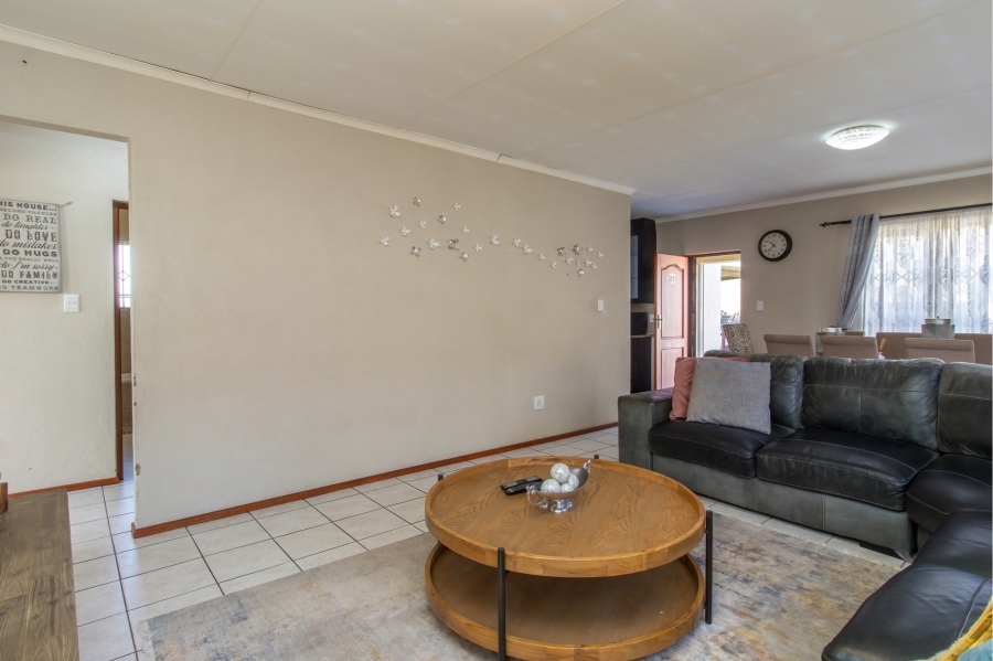 4 Bedroom Property for Sale in Noordwyk Gauteng