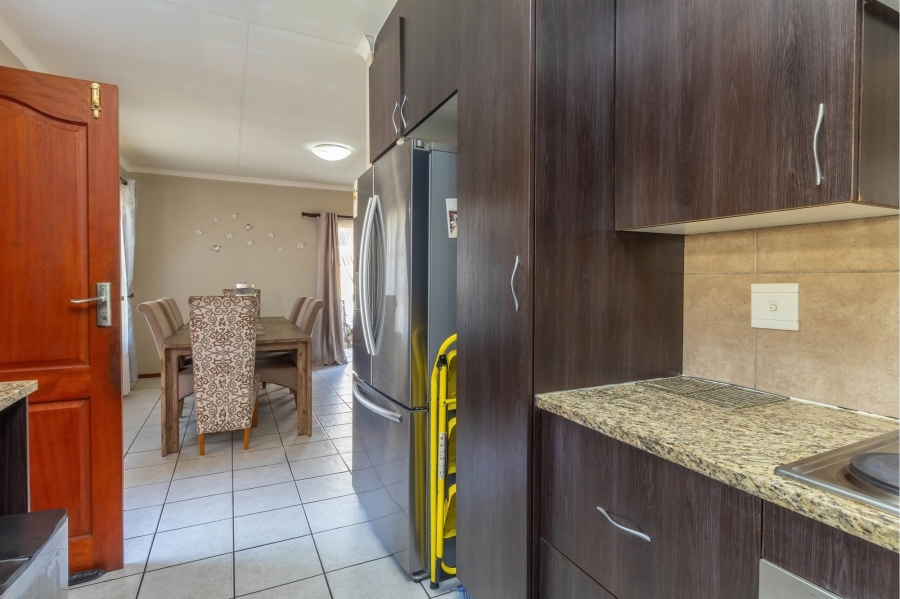 4 Bedroom Property for Sale in Noordwyk Gauteng