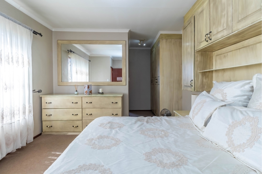 4 Bedroom Property for Sale in Noordwyk Gauteng