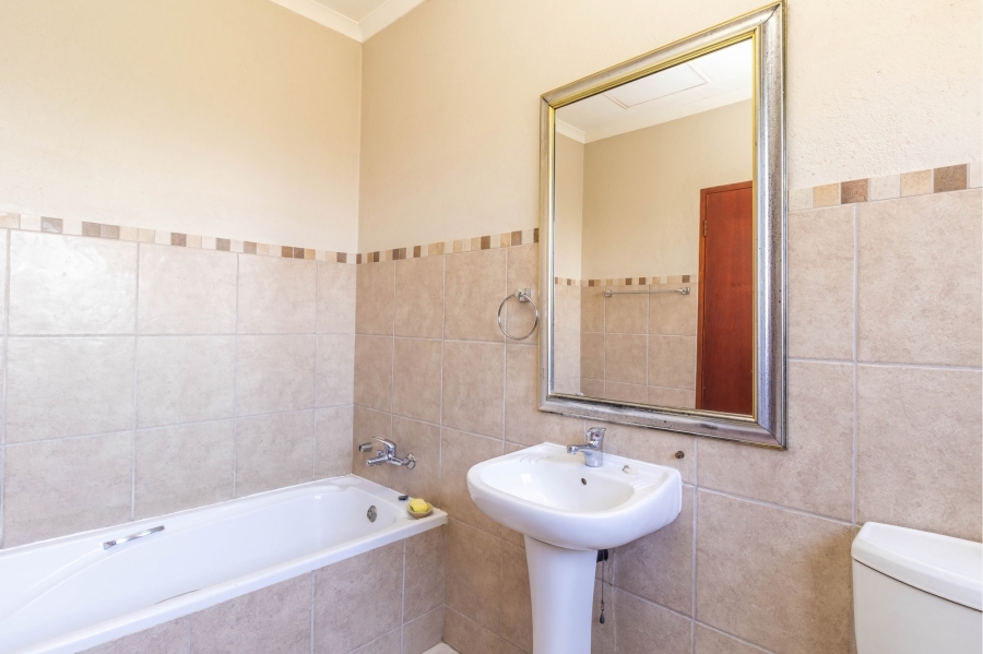 4 Bedroom Property for Sale in Noordwyk Gauteng