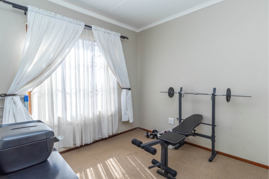 4 Bedroom Property for Sale in Noordwyk Gauteng