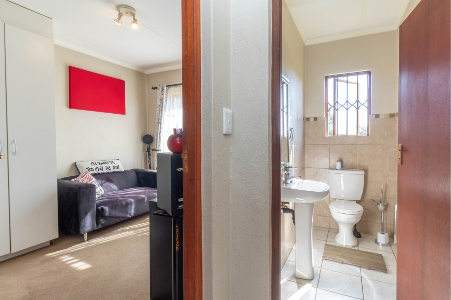4 Bedroom Property for Sale in Noordwyk Gauteng