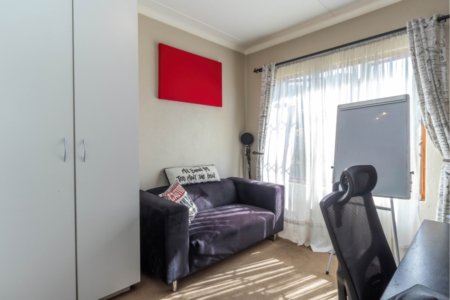 4 Bedroom Property for Sale in Noordwyk Gauteng