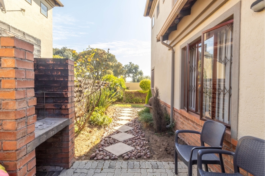 4 Bedroom Property for Sale in Noordwyk Gauteng