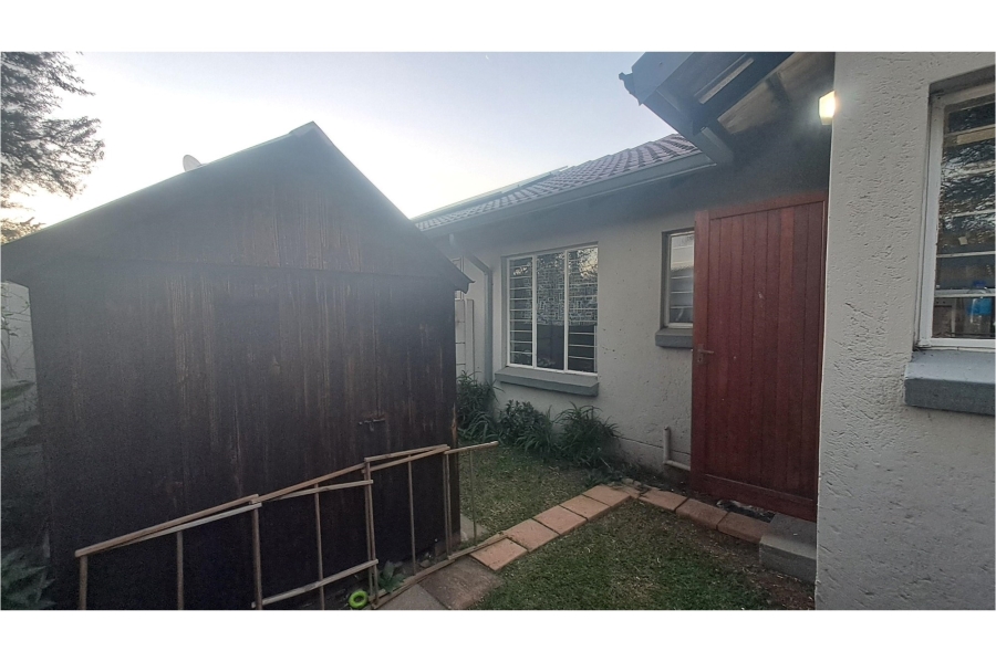 2 Bedroom Property for Sale in Rooihuiskraal North Gauteng