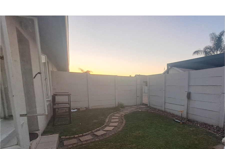2 Bedroom Property for Sale in Rooihuiskraal North Gauteng