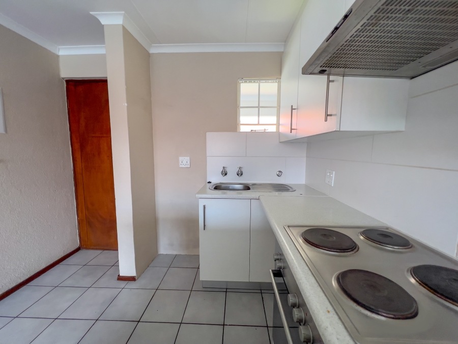 To Let 2 Bedroom Property for Rent in Groenkloof Gauteng