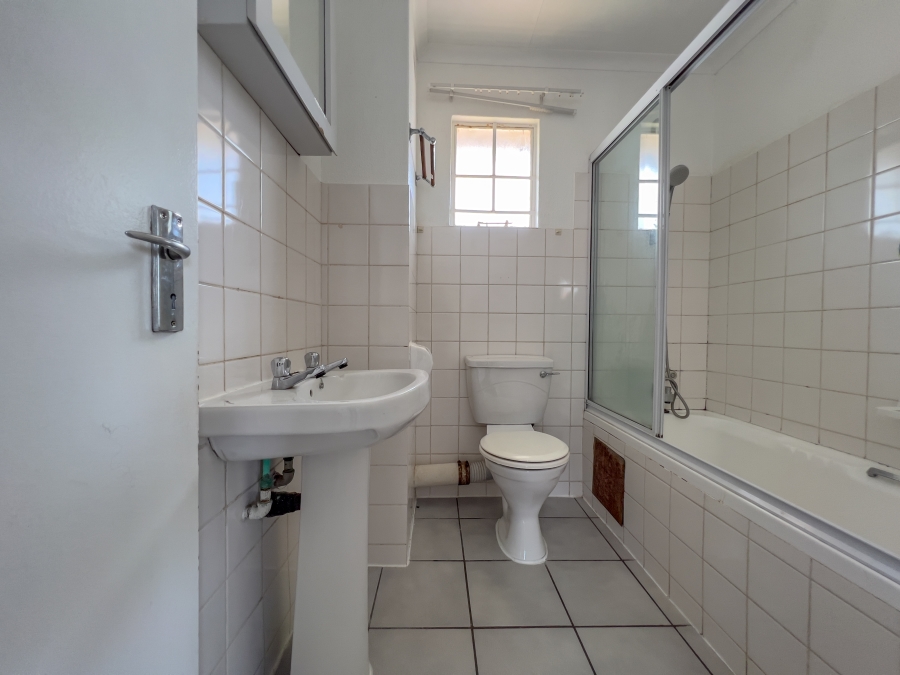 To Let 2 Bedroom Property for Rent in Groenkloof Gauteng