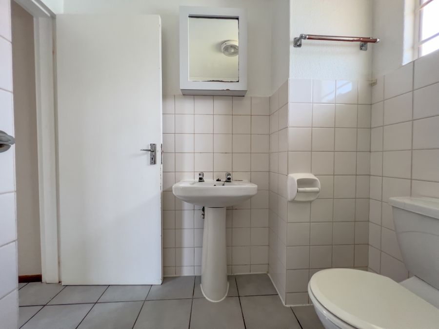 To Let 2 Bedroom Property for Rent in Groenkloof Gauteng