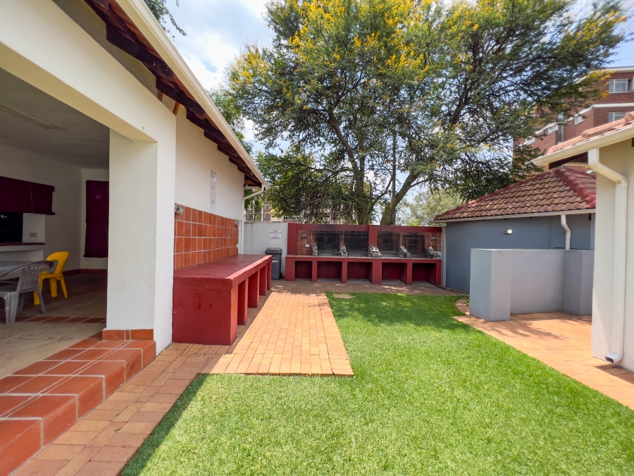 To Let 2 Bedroom Property for Rent in Groenkloof Gauteng