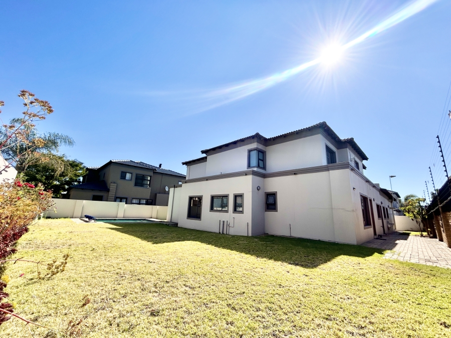 5 Bedroom Property for Sale in Blue Valley Golf Estate Gauteng