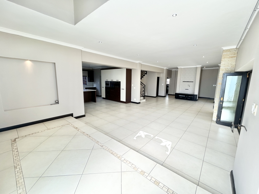 5 Bedroom Property for Sale in Blue Valley Golf Estate Gauteng