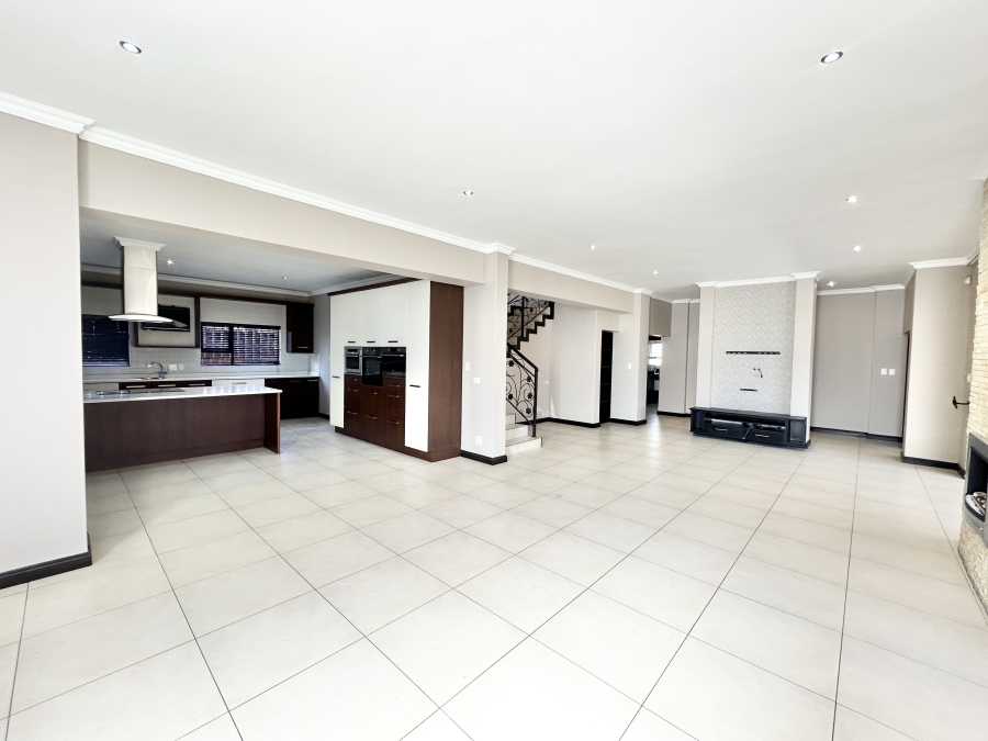 5 Bedroom Property for Sale in Blue Valley Golf Estate Gauteng