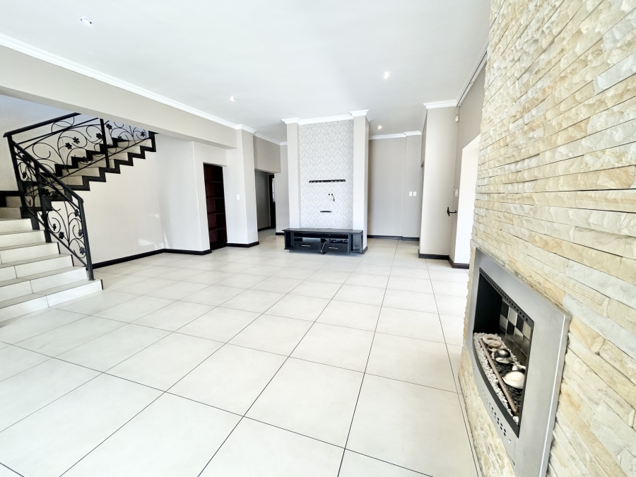 5 Bedroom Property for Sale in Blue Valley Golf Estate Gauteng