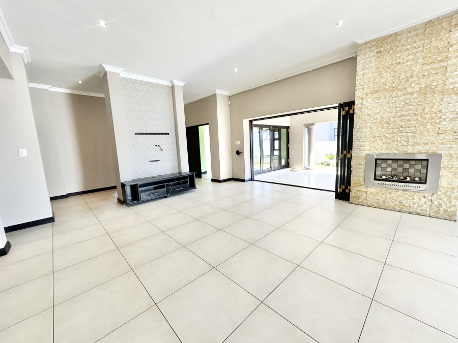 5 Bedroom Property for Sale in Blue Valley Golf Estate Gauteng