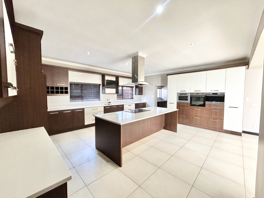 5 Bedroom Property for Sale in Blue Valley Golf Estate Gauteng