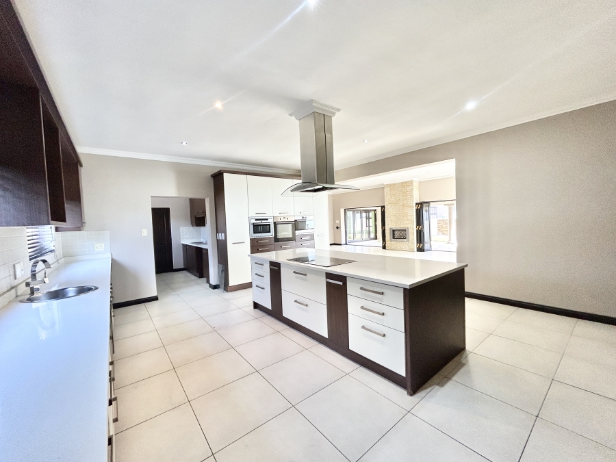 5 Bedroom Property for Sale in Blue Valley Golf Estate Gauteng