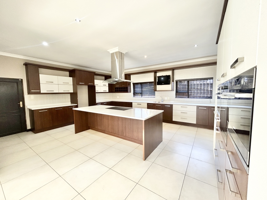 5 Bedroom Property for Sale in Blue Valley Golf Estate Gauteng