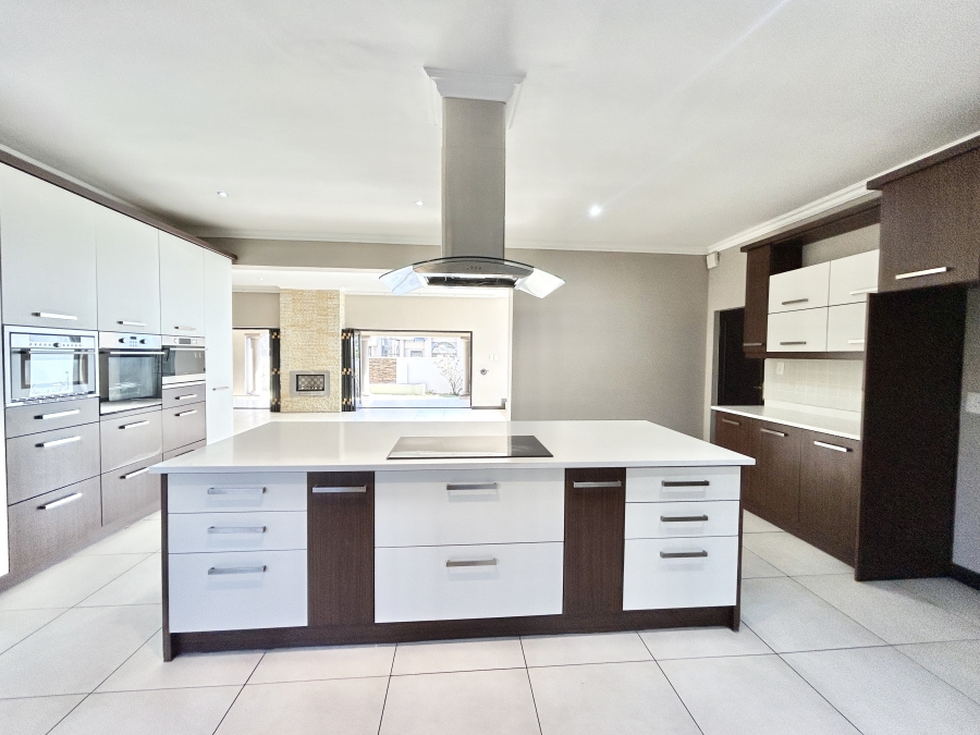 5 Bedroom Property for Sale in Blue Valley Golf Estate Gauteng