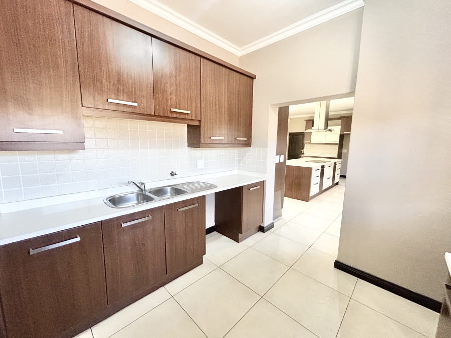 5 Bedroom Property for Sale in Blue Valley Golf Estate Gauteng