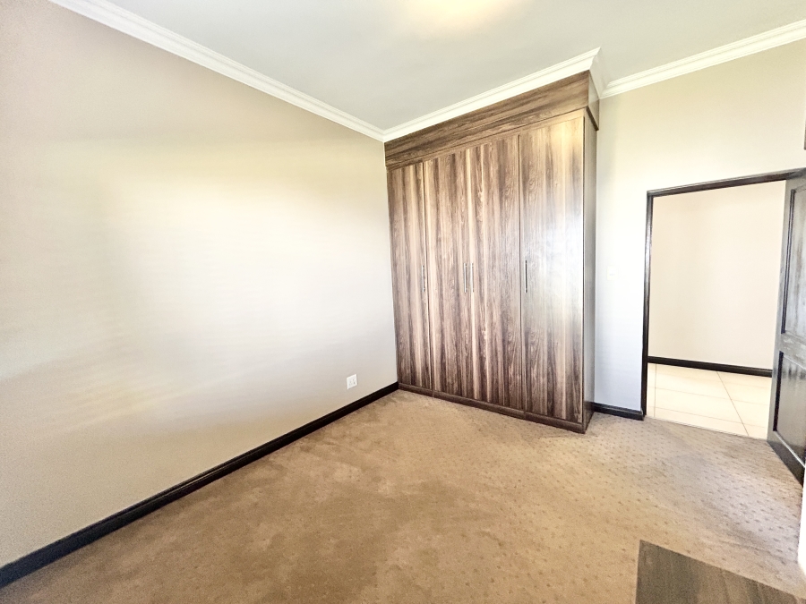 5 Bedroom Property for Sale in Blue Valley Golf Estate Gauteng