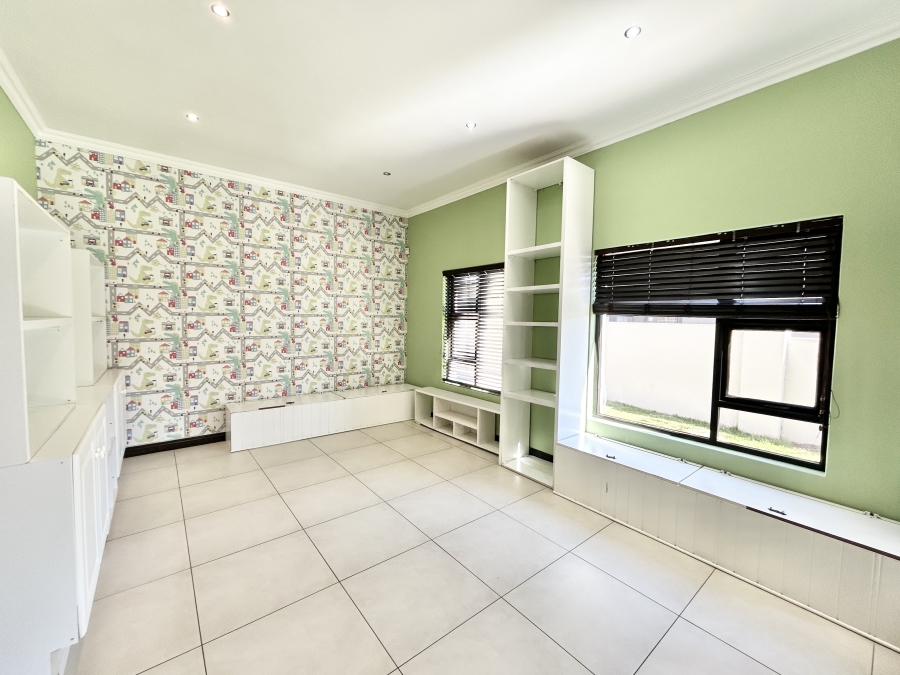 5 Bedroom Property for Sale in Blue Valley Golf Estate Gauteng
